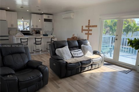 Villa ou maison à vendre à Miami, Floride: 3 chambres, 102.19 m2 № 2254793 - photo 9