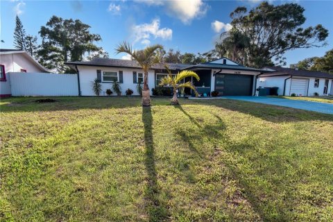 House in Clearwater, Florida 3 bedrooms, 125.42 sq.m. № 1740413 - photo 1
