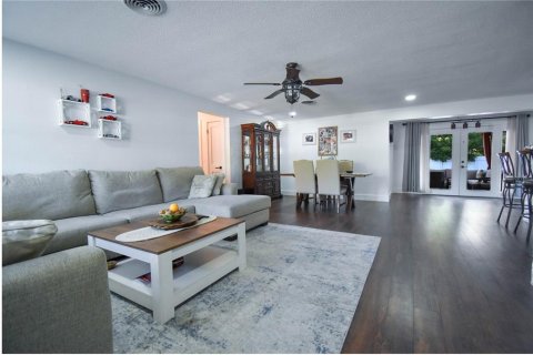 House in Clearwater, Florida 3 bedrooms, 125.42 sq.m. № 1740413 - photo 11