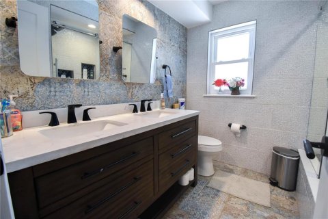House in Clearwater, Florida 3 bedrooms, 125.42 sq.m. № 1740413 - photo 18