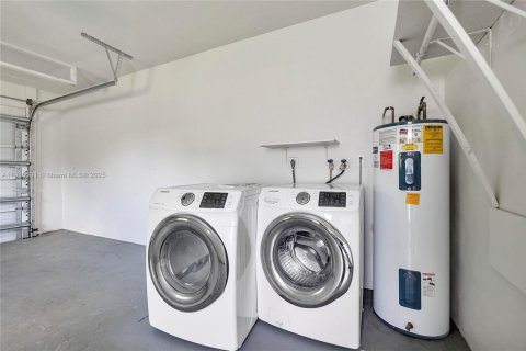 House in Coral Springs, Florida 3 bedrooms № 1971451 - photo 15