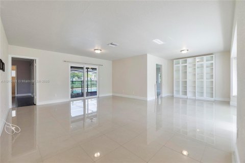 House in Coral Springs, Florida 3 bedrooms № 1971451 - photo 4