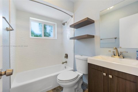 House in Coral Springs, Florida 3 bedrooms № 1971451 - photo 8