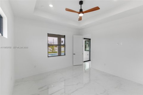 Casa en venta en Cape Coral, Florida, 4 dormitorios № 2077669 - foto 17