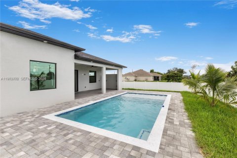Casa en venta en Cape Coral, Florida, 4 dormitorios № 2077669 - foto 28