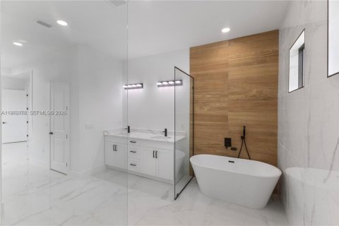 Casa en venta en Cape Coral, Florida, 4 dormitorios № 2077669 - foto 13