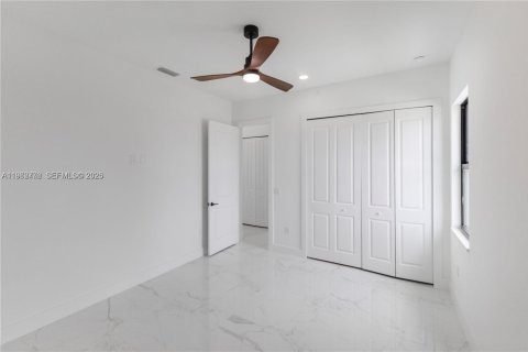 Casa en venta en Cape Coral, Florida, 4 dormitorios № 2077669 - foto 21