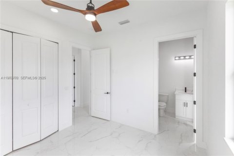 Casa en venta en Cape Coral, Florida, 4 dormitorios № 2077669 - foto 19