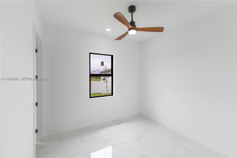 Casa en venta en Cape Coral, Florida, 4 dormitorios № 2077669 - foto 18