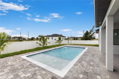 Casa en venta en Cape Coral, Florida, 4 dormitorios № 2077669 - foto 27