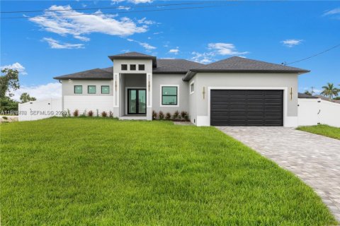 Casa en venta en Cape Coral, Florida, 4 dormitorios № 2077669 - foto 2