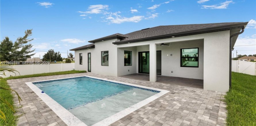 Casa en Cape Coral, Florida 4 dormitorios № 2077669
