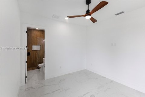 Casa en venta en Cape Coral, Florida, 4 dormitorios № 2077669 - foto 20