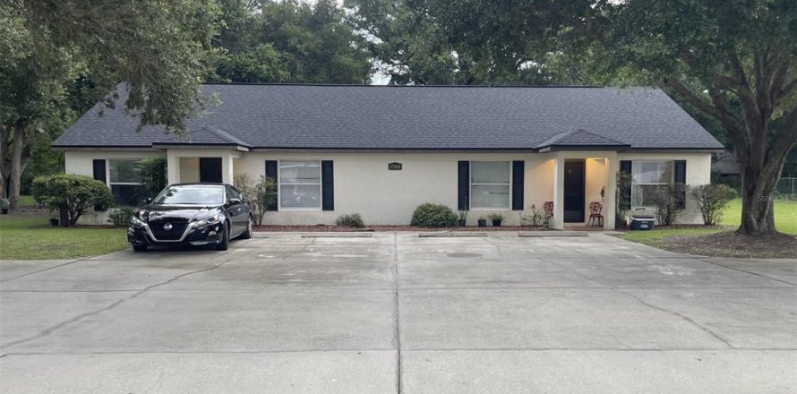 Commercial property in Ocala, Florida 4 bedrooms, 205.41 sq.m. № 2232950