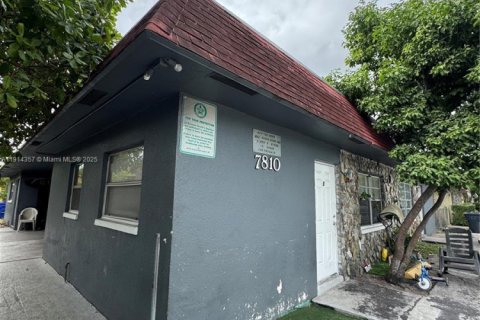 Propiedad comercial en venta en North Lauderdale, Florida, 268.12 m2 № 1969740 - foto 2