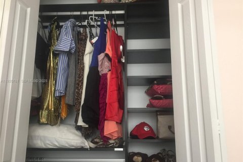 Снять в аренду виллу или дом в Купер-Сити, Флорида 4 спальни, 252.69м2, № 1986649 - фото 13