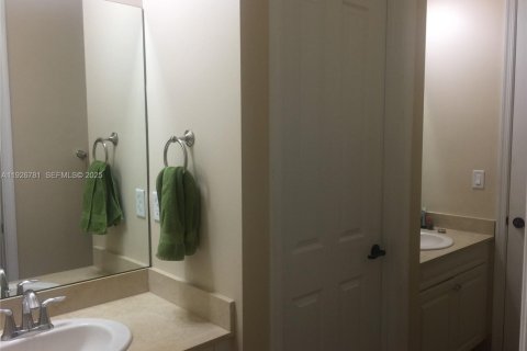 Снять в аренду виллу или дом в Купер-Сити, Флорида 4 спальни, 252.69м2, № 1986649 - фото 14