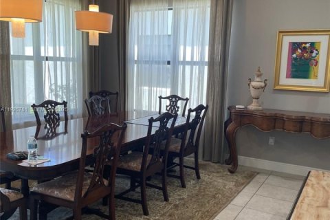 Снять в аренду виллу или дом в Купер-Сити, Флорида 4 спальни, 252.69м2, № 1986649 - фото 5