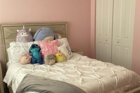 Снять в аренду виллу или дом в Купер-Сити, Флорида 4 спальни, 252.69м2, № 1986649 - фото 12