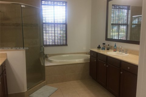 Снять в аренду виллу или дом в Купер-Сити, Флорида 4 спальни, 252.69м2, № 1986649 - фото 11