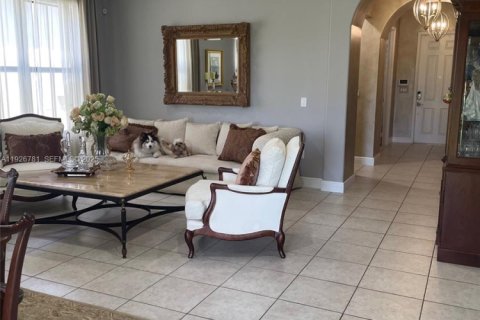 Снять в аренду виллу или дом в Купер-Сити, Флорида 4 спальни, 252.69м2, № 1986649 - фото 4