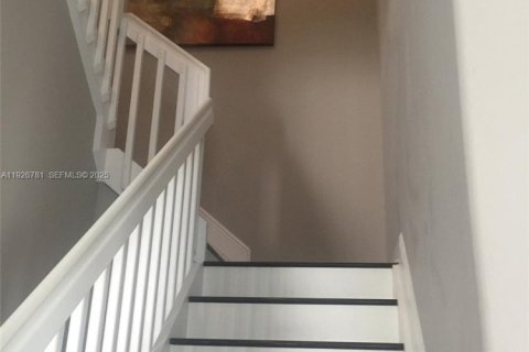 Снять в аренду виллу или дом в Купер-Сити, Флорида 4 спальни, 252.69м2, № 1986649 - фото 8