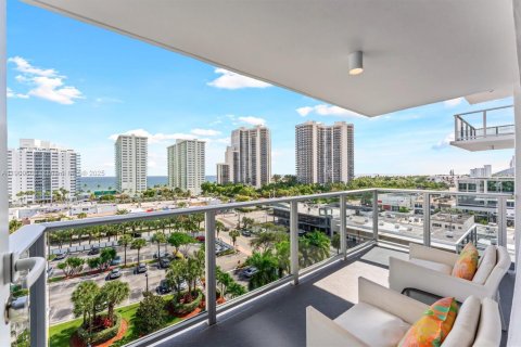 Condominio en venta en Fort Lauderdale, Florida, 1 dormitorio, 74.32 m2 № 1966775 - foto 2