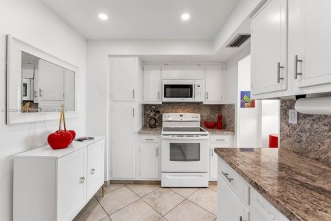 Condominio en venta en Fort Lauderdale, Florida, 1 dormitorio, 74.32 m2 № 1966775 - foto 9