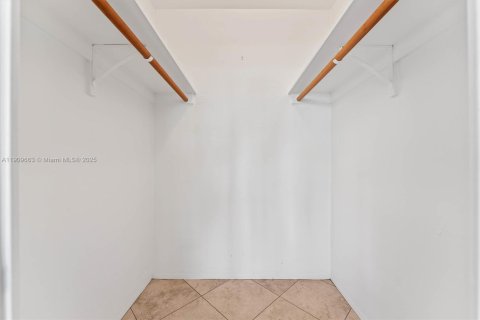 Condominio en venta en Fort Lauderdale, Florida, 1 dormitorio, 74.32 m2 № 1966775 - foto 11