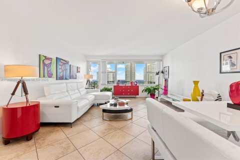 Condominio en venta en Fort Lauderdale, Florida, 1 dormitorio, 74.32 m2 № 1966775 - foto 4