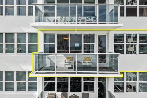 Condominio en venta en Fort Lauderdale, Florida, 1 dormitorio, 74.32 m2 № 1966775 - foto 28