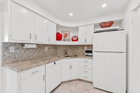 Condominio en venta en Fort Lauderdale, Florida, 1 dormitorio, 74.32 m2 № 1966775 - foto 8