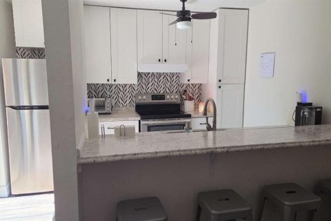 Townhouse in Palm Harbor, Florida 2 bedrooms, 124.86 sq.m. № 1900751 - photo 6