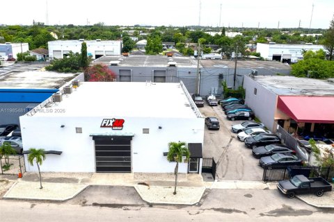 Propiedad comercial en venta en Hollywood, Florida № 2153711 - foto 9