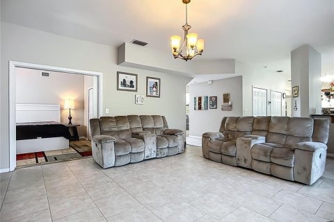 House in Riverview, Florida 4 bedrooms, 358.14 sq.m. № 1839826 - photo 21