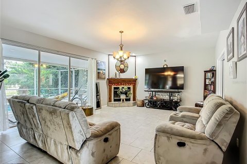 House in Riverview, Florida 4 bedrooms, 358.14 sq.m. № 1839826 - photo 19
