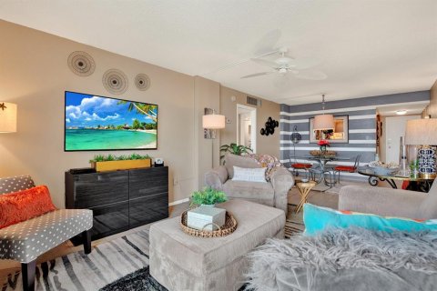 Condominio en venta en Dunedin, Florida, 1 dormitorio, 74.51 m2 № 1558359 - foto 8