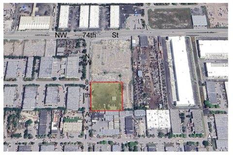 Commercial property in Medley, Florida № 1894256 - photo 1