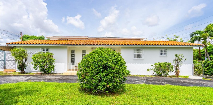 House in Miami, Florida 3 bedrooms, 99.13 sq.m. № 1994762