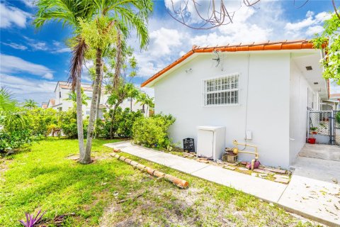 House in Miami, Florida 3 bedrooms, 99.13 sq.m. № 1994762 - photo 26