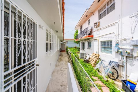 House in Miami, Florida 3 bedrooms, 99.13 sq.m. № 1994762 - photo 25