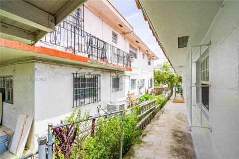 House in Miami, Florida 3 bedrooms, 99.13 sq.m. № 1994762 - photo 24