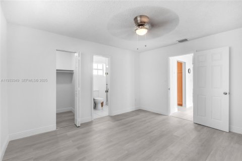 House in Miami, Florida 3 bedrooms, 99.13 sq.m. № 1994762 - photo 12
