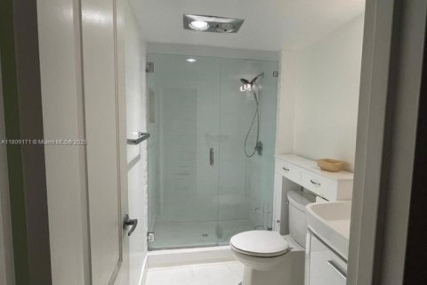 Condo in Aventura, Florida, 2 bedrooms  № 1749838 - photo 17
