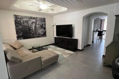 Adosado en alquiler en Dania Beach, Florida, 3 dormitorios, 150.13 m2 № 1953593 - foto 1