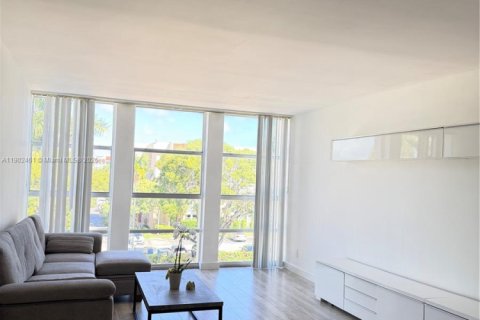 Condo in Hallandale Beach, Florida, 1 bedroom  № 1953869 - photo 4