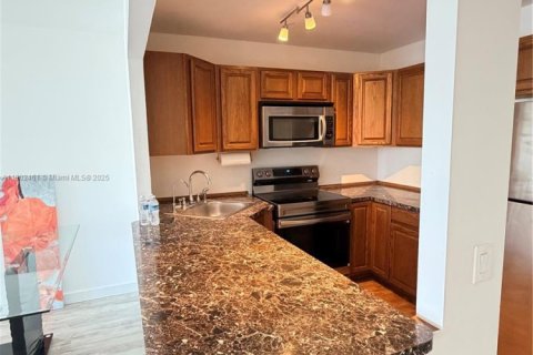 Condo in Hallandale Beach, Florida, 1 bedroom  № 1953869 - photo 8
