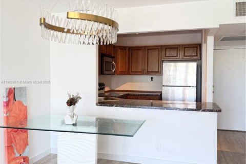 Condo in Hallandale Beach, Florida, 1 bedroom  № 1953869 - photo 5