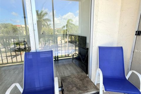 Condo in Hallandale Beach, Florida, 1 bedroom  № 1953869 - photo 12