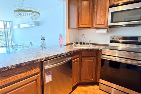 Condo in Hallandale Beach, Florida, 1 bedroom  № 1953869 - photo 6